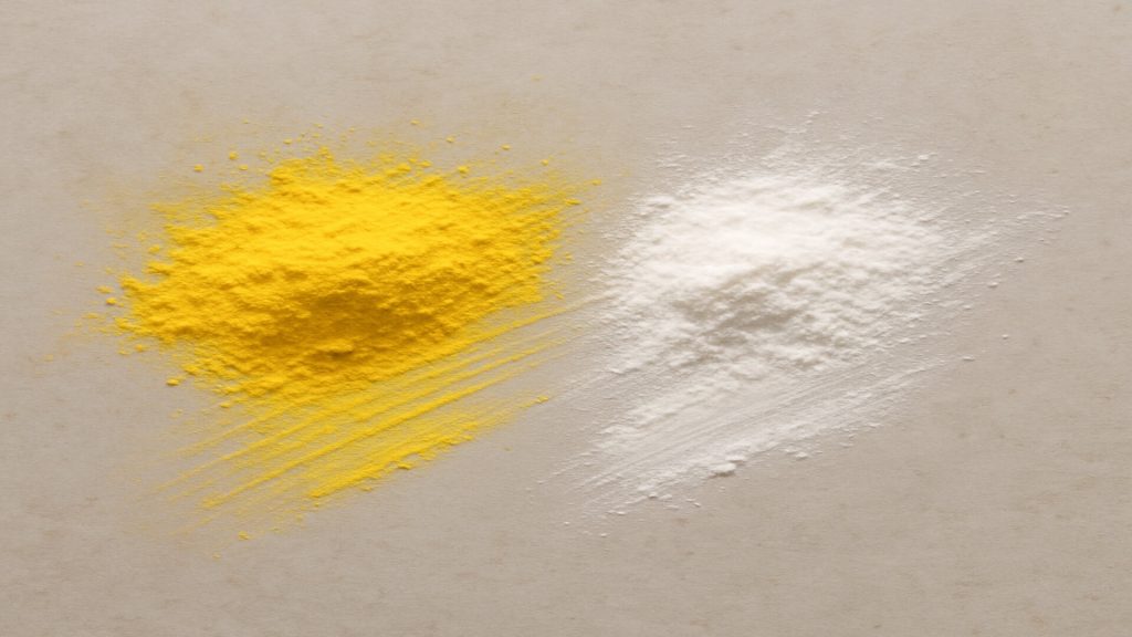 Pure tretinoin and pure hydroquinone on neutral palette